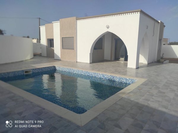 Pour location annuelle villa piscine Djerba Tunisie