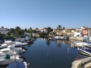 Vente empuriabrava granT2 vue canal,terrasse parking prive Espagne