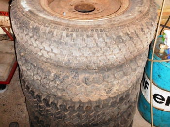 5 pneus 4 x 4 utilisés jantes incluses GOODYEAR 205/ Namur Belgique