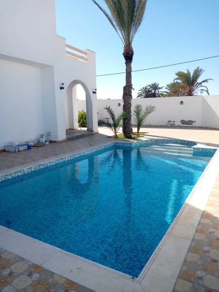 Vente villa piscine zone urbain Djerba Tunisie