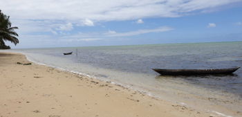 Vente Les pieds dans l&#039;eau lagon île sainte-marie Madagascar Caravelle