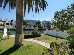 Location 185- Jolie villa 12 m d&#039;amarre piscine Empuriabrava Costa Brava SPAIN
