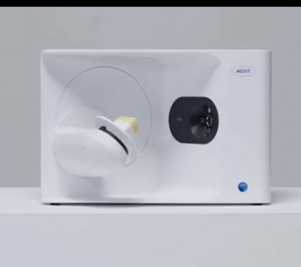 Medit Tabletop 3D Dental Scanner Grandpuits-Bailly-Carrois Seine et Marne