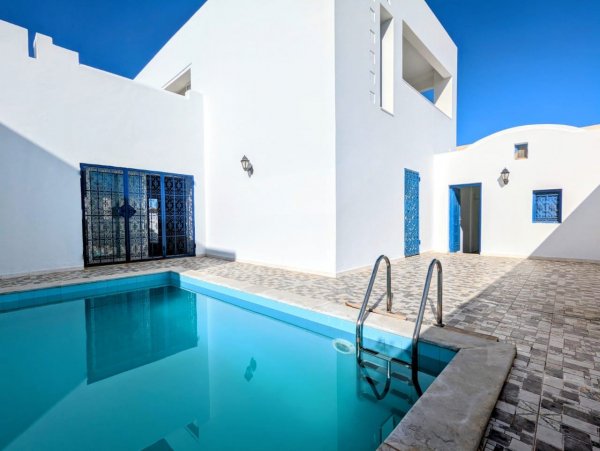 Vente Maison MIDONNAISE F4 piscine zone urbaine Djerba Tunisie