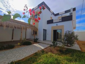 Vente Villa NEWEST jolie villa proche centre ville Djerba Tunisie