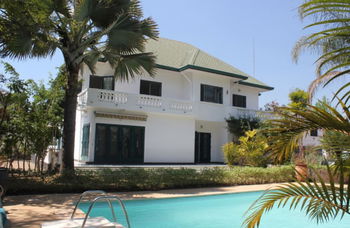 Location AMBATOBE VILLA T6 JARDIN ARBORé PISCINE 2020-A Madagascar