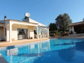 Vente Villa 3 chambres avec jardin et piscine à Almancil