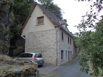 Location GITE RURAL dans village Médiéval Sénergues Aveyron