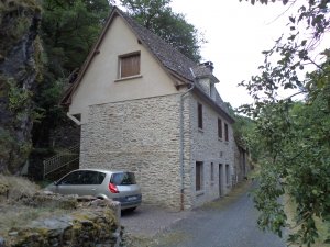 location GITE RURAL dans village Médiéval Sénergues Aveyron