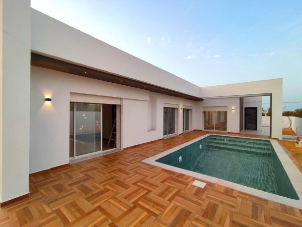 Vente Impeccable villa d'architecte lumineuse piscine Djerba Tunisie