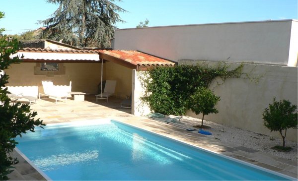 Location Jolie villa piscine chauffee jardin proche centre ville Marseillan