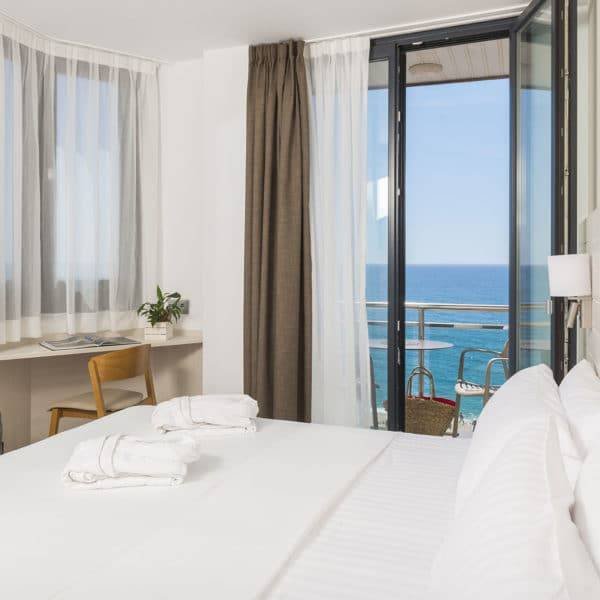 Fonds commerce Hotel 100 m Plage 50 chambres Lloret Mar Espagne