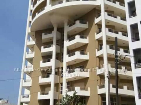 Vente d'un immeuble R+9 40 Appartements déja loués Dakar Sénégal