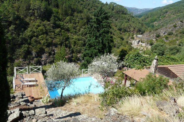 Location maison bleue ardeche Gite piscine rivière Saint-Mélany Ardèche
