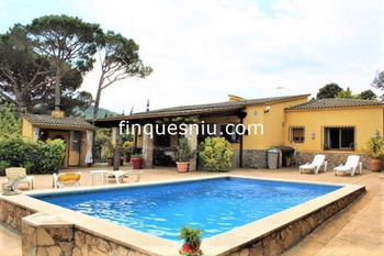 Vente 2200C Maison dans l&#039;urbanisation Montbarbat Mçanet Selva