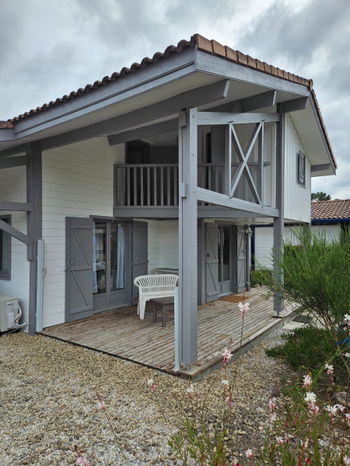 Location Chalet Bois pour 6 à8 personnes Bias Landes