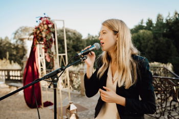 Chanteuse pour cérémonie laique NANTES SAINT-NAZAIRE BAULE Loire Atlantique