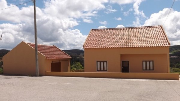 Vente Maison campagne restaurer 19 500m² terrain Leiria Portugal